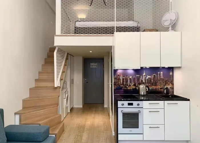 Cozy Loft Next To Old Town 公寓 *